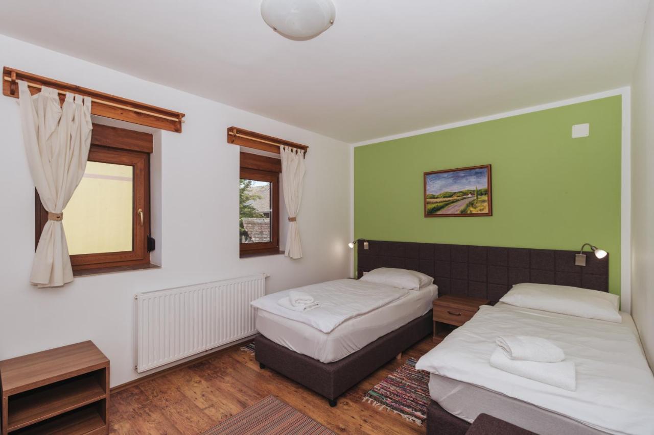 Sobe Kod Baje - Baranjska Kuca Bed & Breakfast Karanac Bagian luar foto