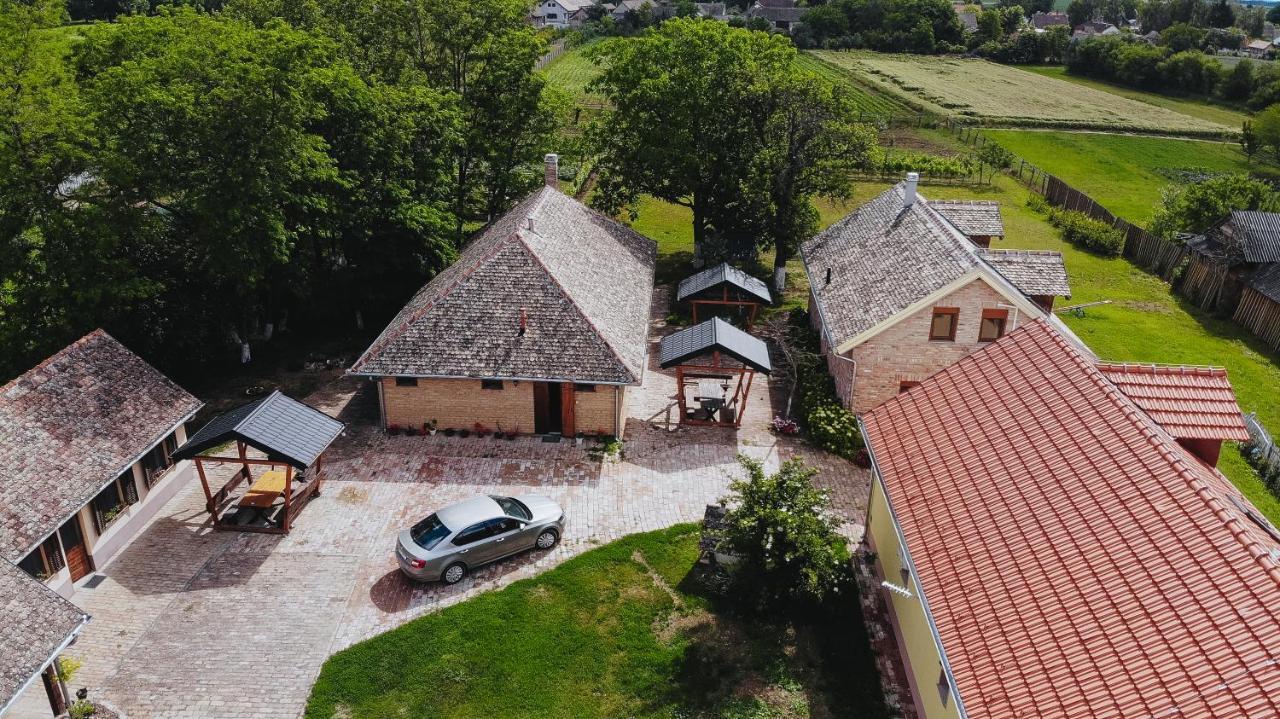 Sobe Kod Baje - Baranjska Kuca Bed & Breakfast Karanac Bagian luar foto