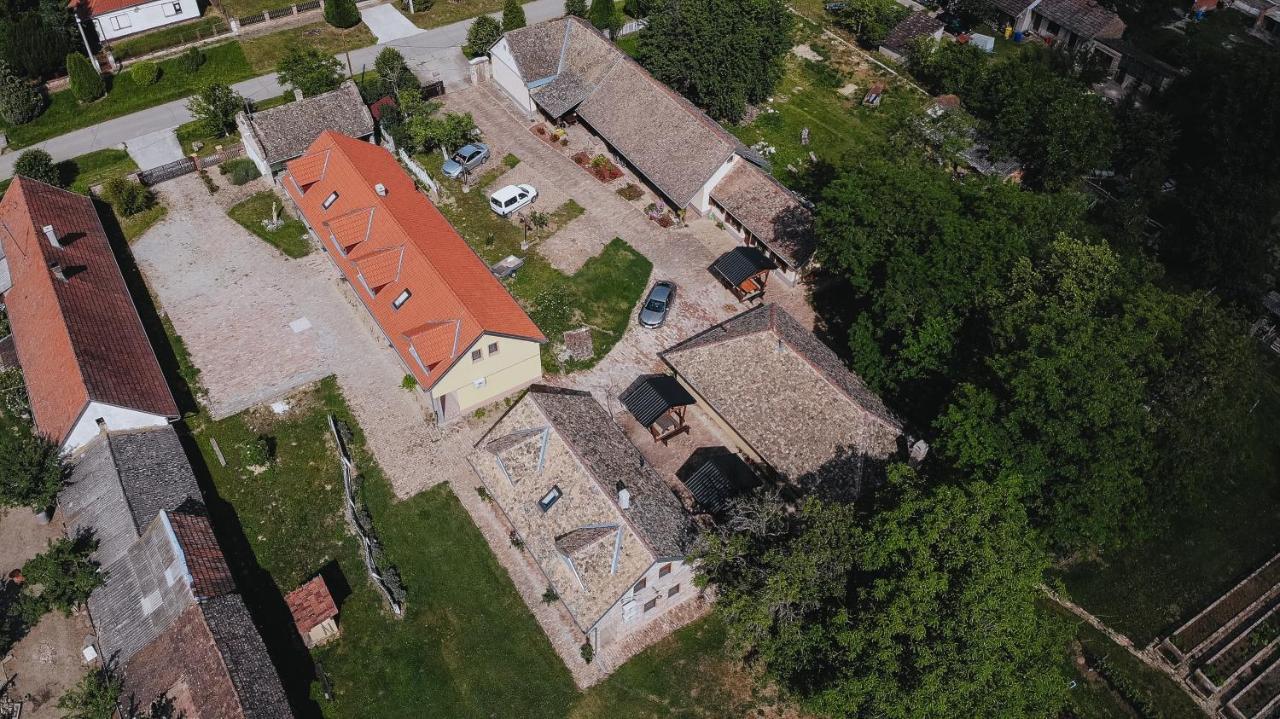 Sobe Kod Baje - Baranjska Kuca Bed & Breakfast Karanac Bagian luar foto