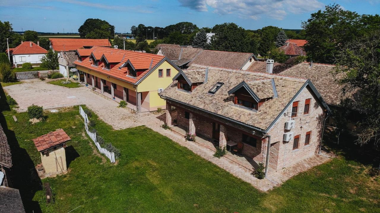 Sobe Kod Baje - Baranjska Kuca Bed & Breakfast Karanac Bagian luar foto