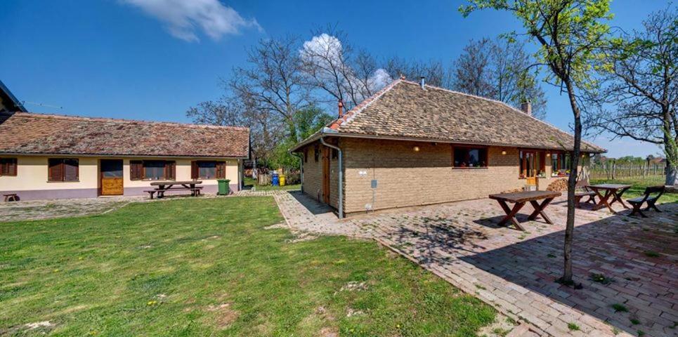 Sobe Kod Baje - Baranjska Kuca Bed & Breakfast Karanac Bagian luar foto