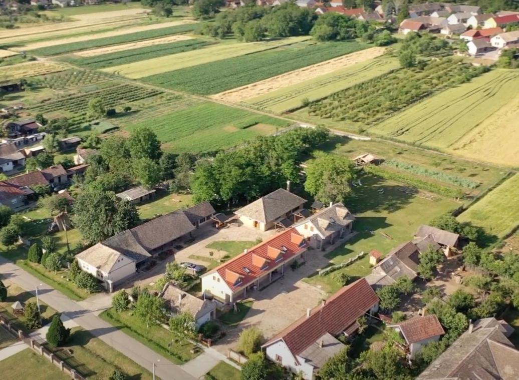 Sobe Kod Baje - Baranjska Kuca Bed & Breakfast Karanac Bagian luar foto