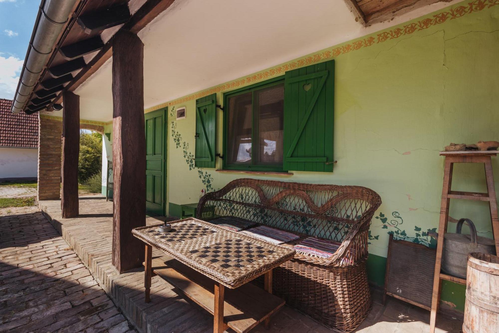 Sobe Kod Baje - Baranjska Kuca Bed & Breakfast Karanac Bagian luar foto